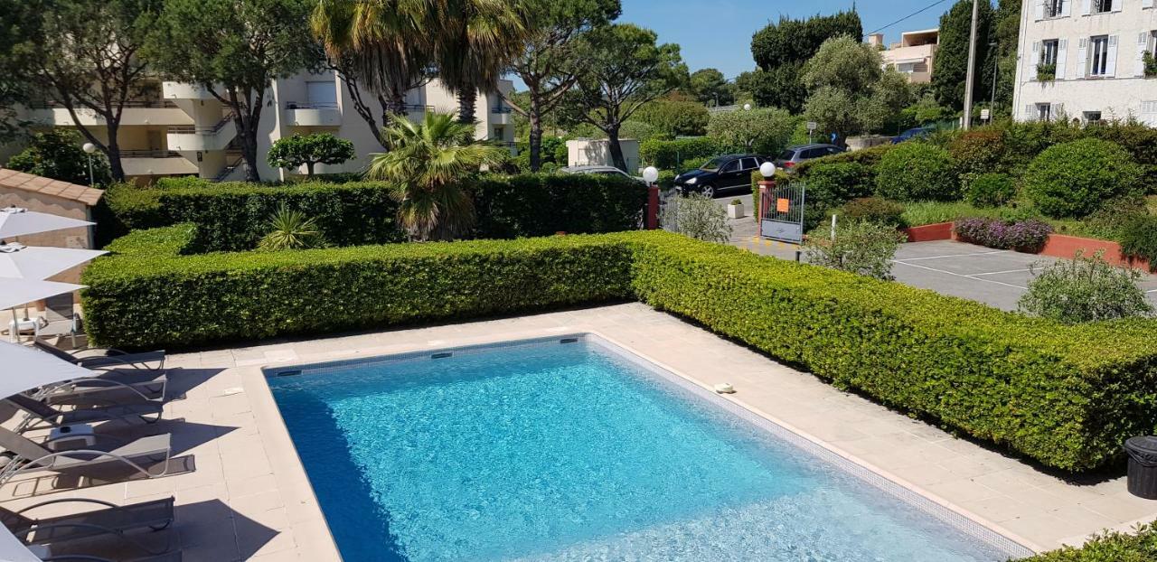 Hotel Le Galoubet Villeneuve-Loubet Exterior photo
